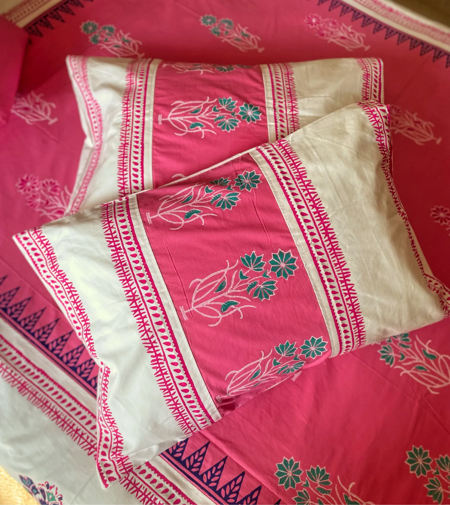 HB0083 Pink hand block bedsheet with two pillow cover side pillow cover cushion cover and curtain (1)