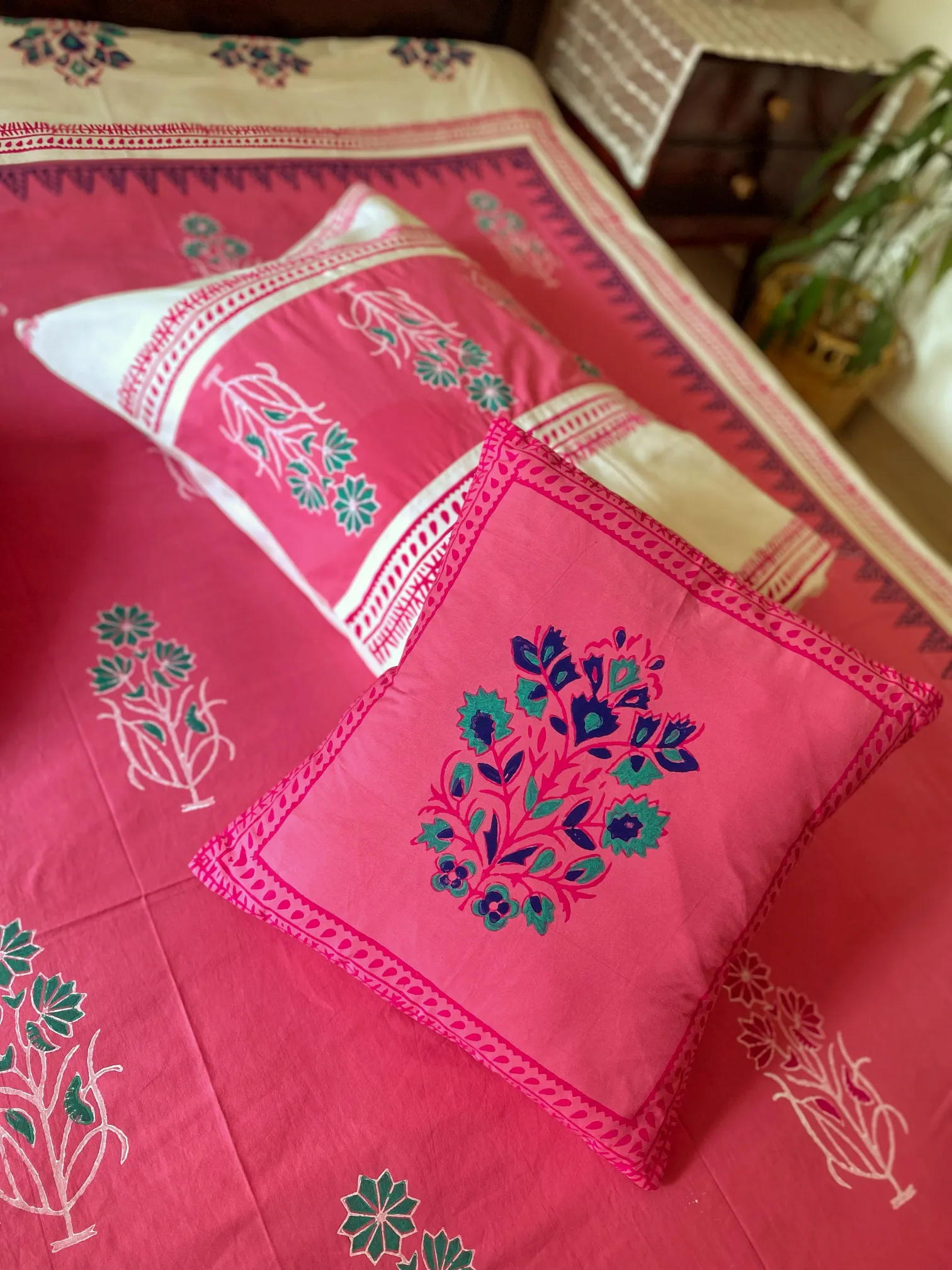 HB0083 Pink hand block bedsheet with two pillow cover side pillow cover cushion cover and curtain (2)