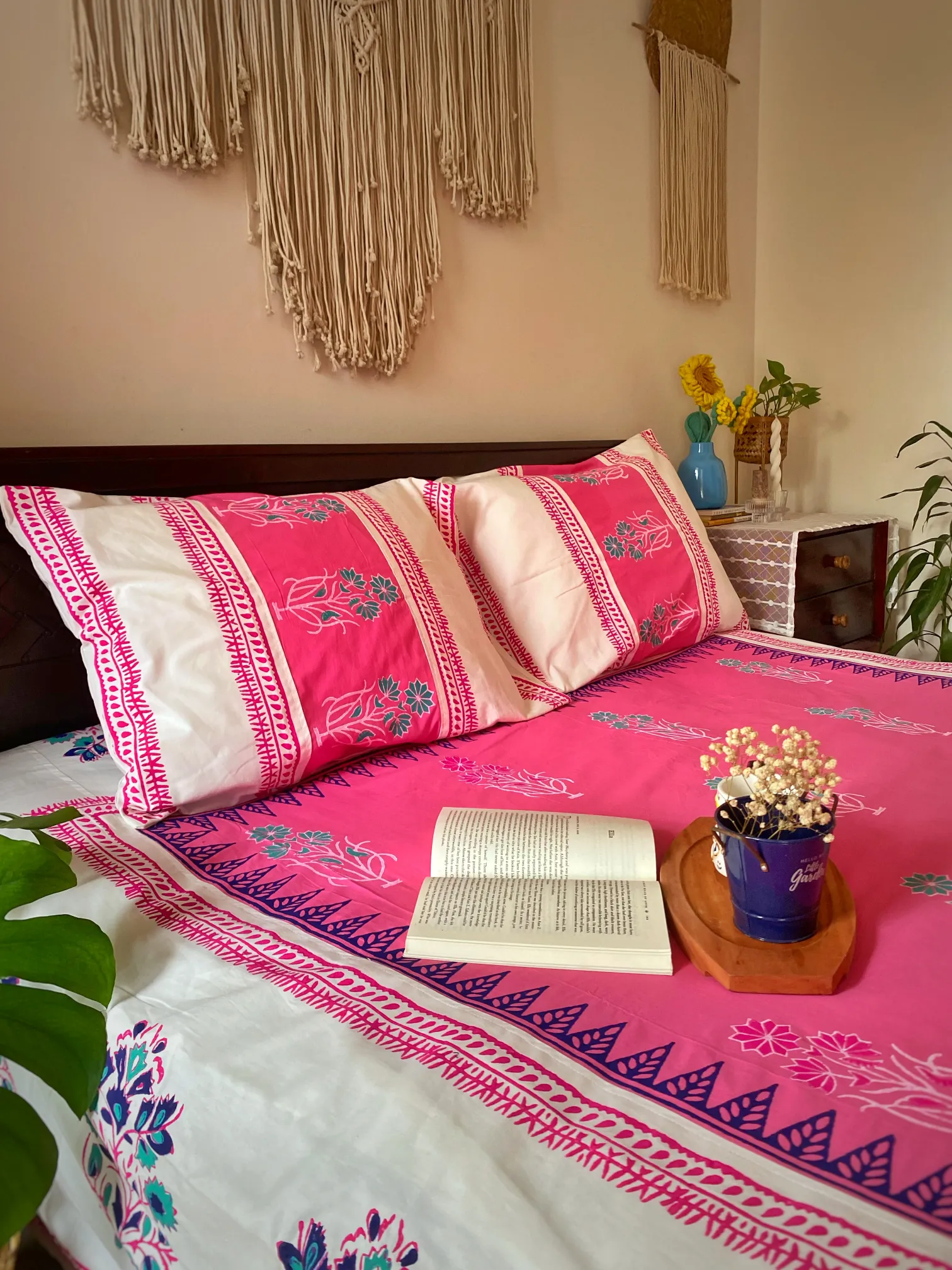 HB0083 Pink hand block bedsheet with two pillow cover side pillow cover cushion cover and curtain (5)